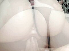 Perfect Pipe Stretches Bubble Butt!