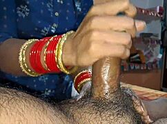 Desi bhabhi massages then begs for cum straight in mouth.