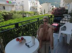 imagine lighting up while flashing pussy on open balcony?