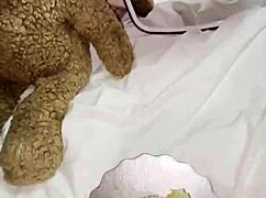 My kinky 18yo virgin stepsis rubs creamy cake on pussy