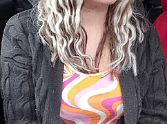 Wife blows dirty husband deep in the car outdoors.
