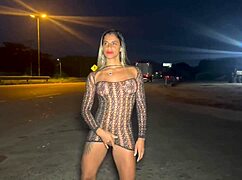 Minha Esposa Exibe Na Rua E Goza Duas Vezes Com Minha Rola Metida!