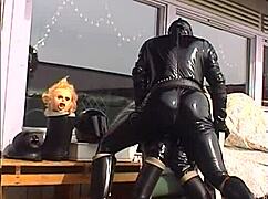 HORNY RETRO RUBBER SHINY XXL ROXINA GETS WILD!