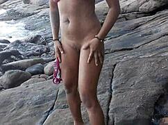 😲 caught three hotties peeing on beach with paty bumbum melissa arlequina!!