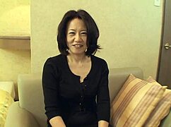 This asian brunette junko sakashita flashes her boobs on the street for a stranger