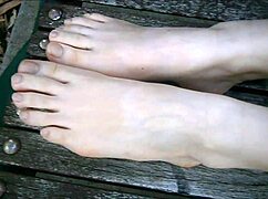 my first vid malaysian girl's STINKY feet outdoors