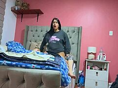 ¡Los padres se van y mi novia cachonda me monta salvaje en casa! ¿Quieres ver?