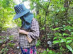 Thai Amateur's Outdoor Pussy Lick and Creampie Fun