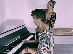 We nailed a hilarious double blowjob in our steamy ffm threesome!