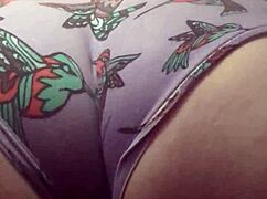 whoa!! chubby tattooed gamer spreads big pussy lips and cums hard in gaming chair