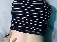 pov me la mete de perrito en la cama grande mientras webcam con la neetbook uff