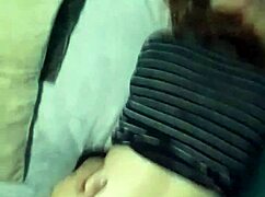 pov me la mete de perrito en la cama grande mientras webcam con la neetbook uff