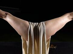 Sensual zen yoga babe shows flexible ass
