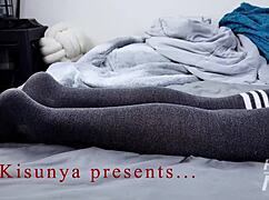 kisunyoctober fingers ass in missionary spooning