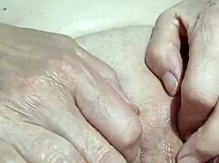 pissy pissy pee hole squirts amber nectar