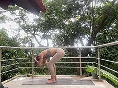 Free hot girl nikatsu does yoga with you in athletic style