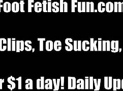 smell how stinky my dirty feet are