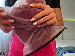 asmr morena rabuda shows her ass in new leggings